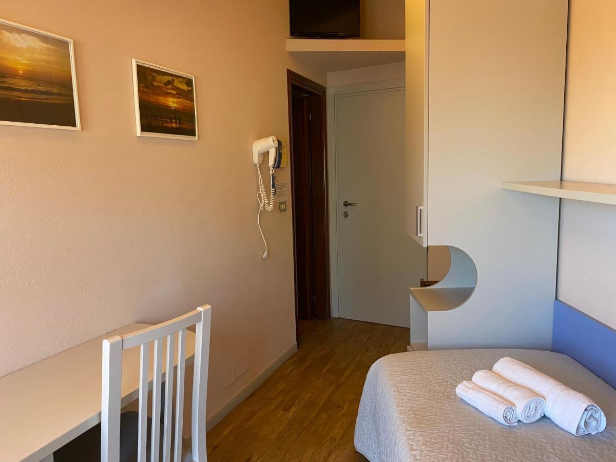 Hotel Moderno Cervia Buitenkant foto