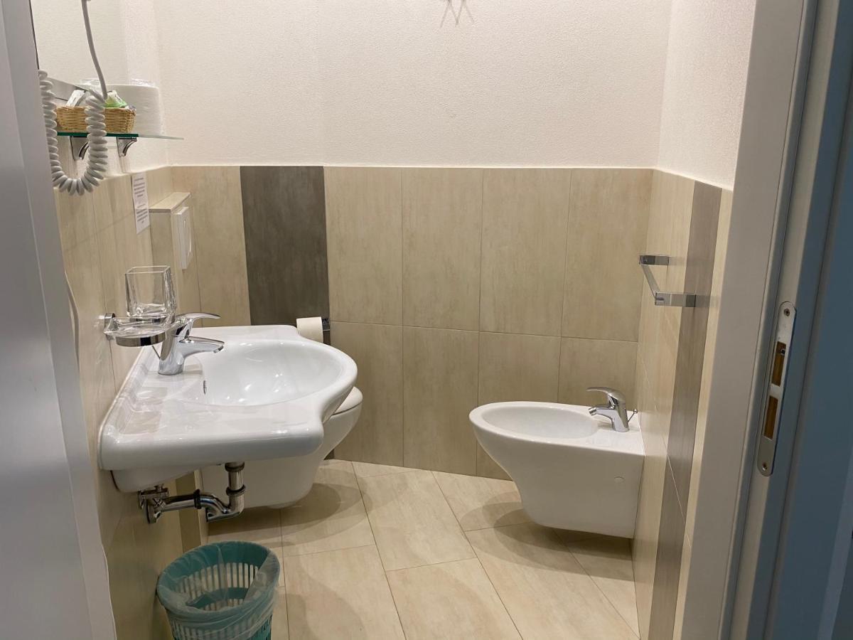 Hotel Moderno Cervia Buitenkant foto