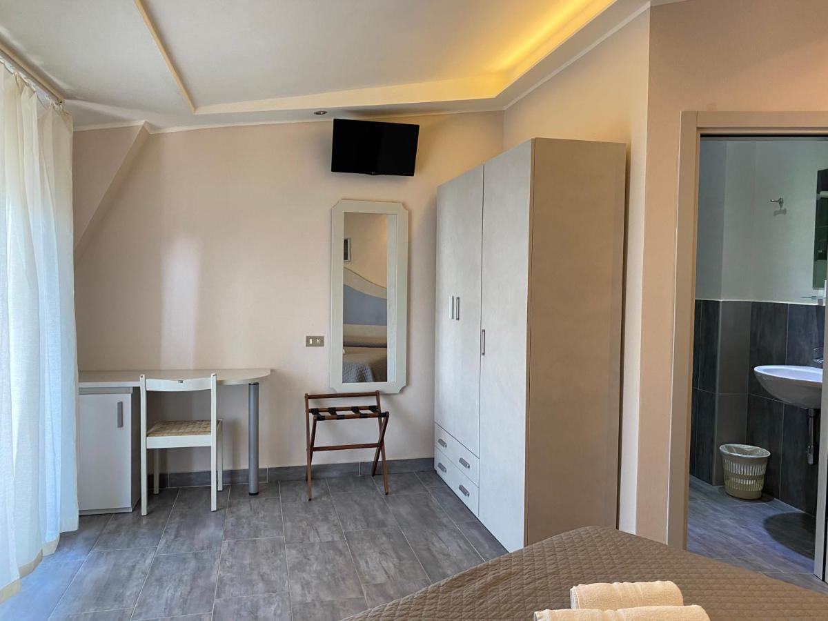 Hotel Moderno Cervia Buitenkant foto
