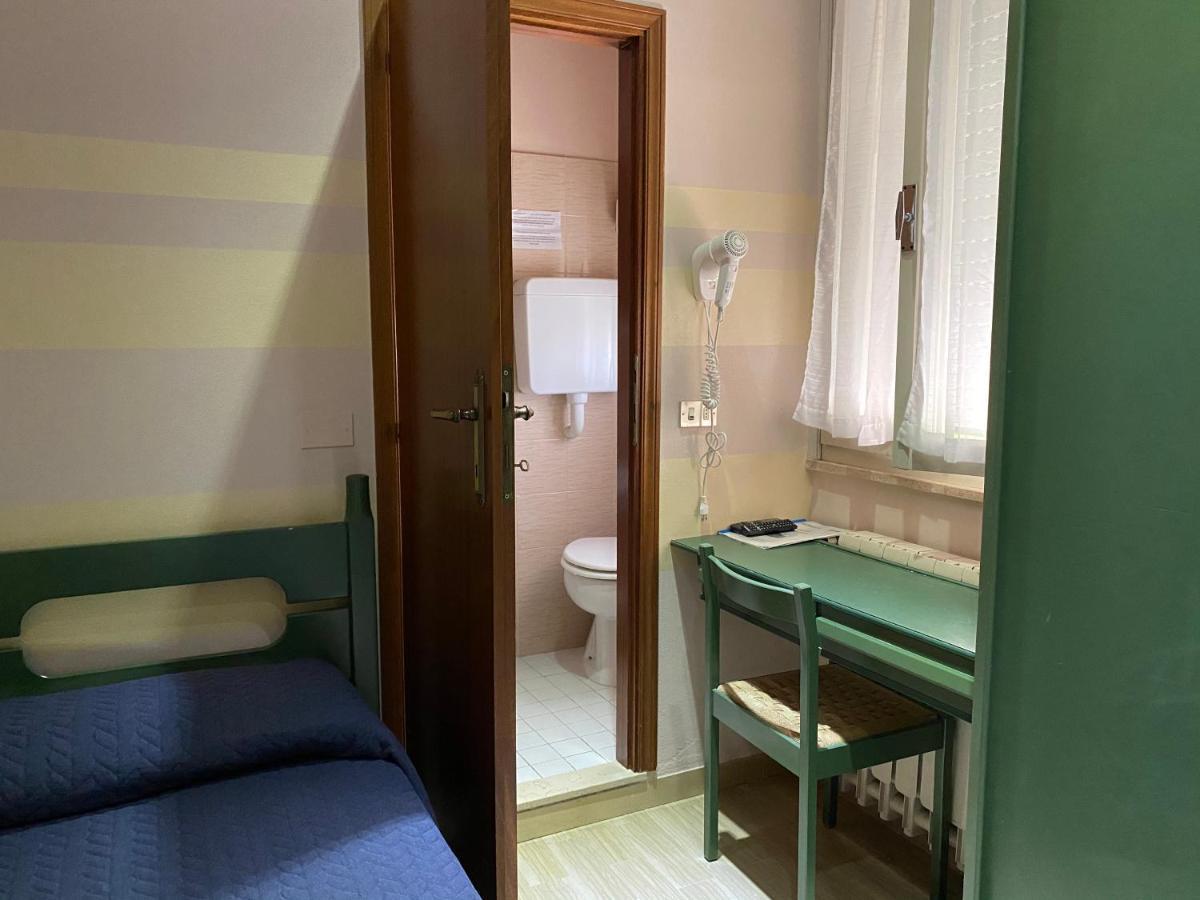 Hotel Moderno Cervia Buitenkant foto