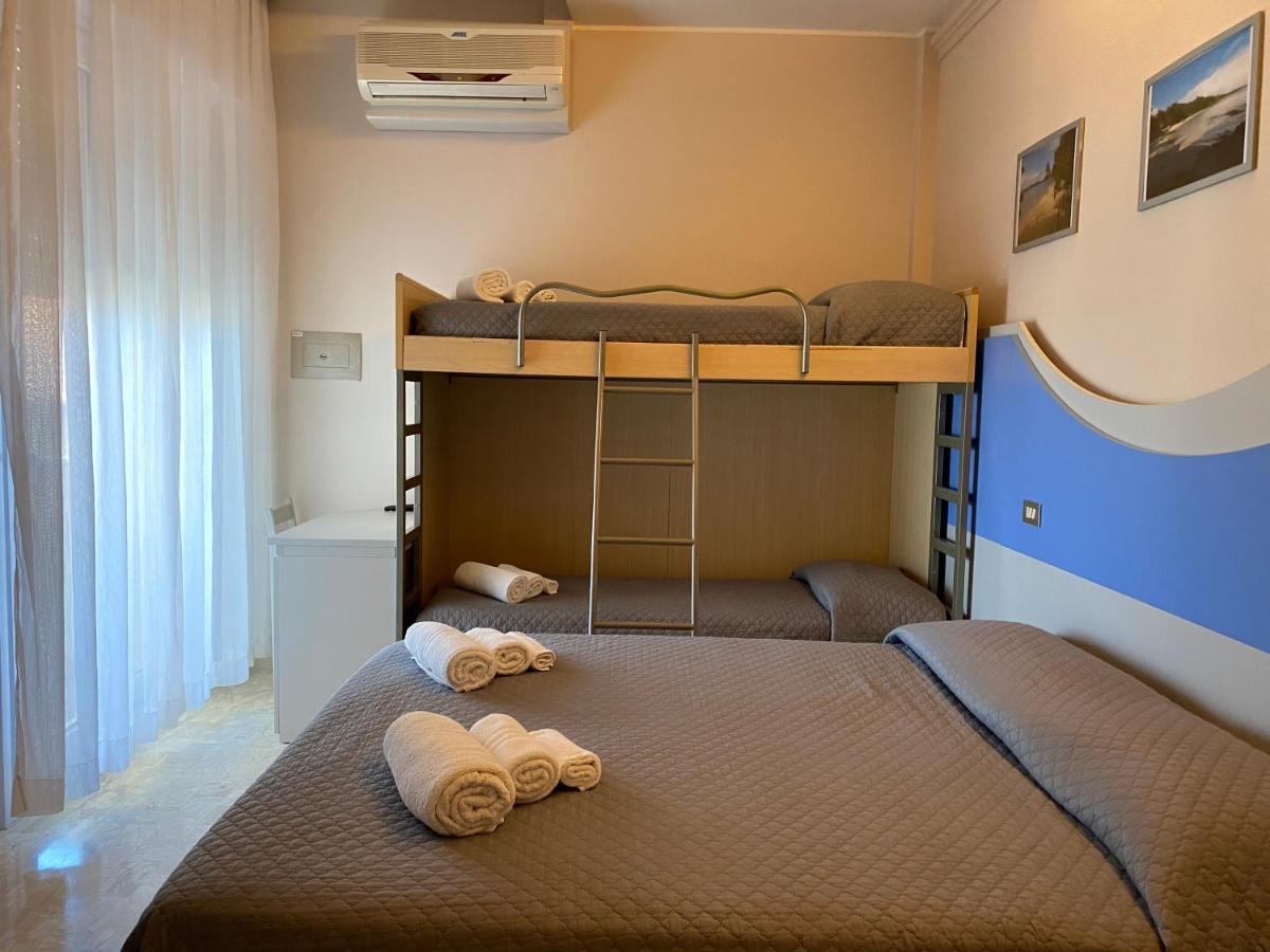 Hotel Moderno Cervia Buitenkant foto