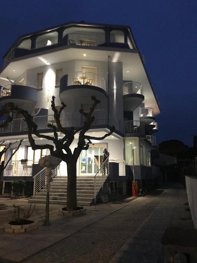 Hotel Moderno Cervia Buitenkant foto