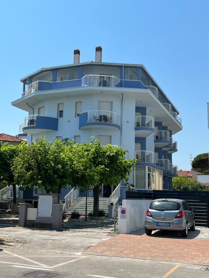 Hotel Moderno Cervia Buitenkant foto