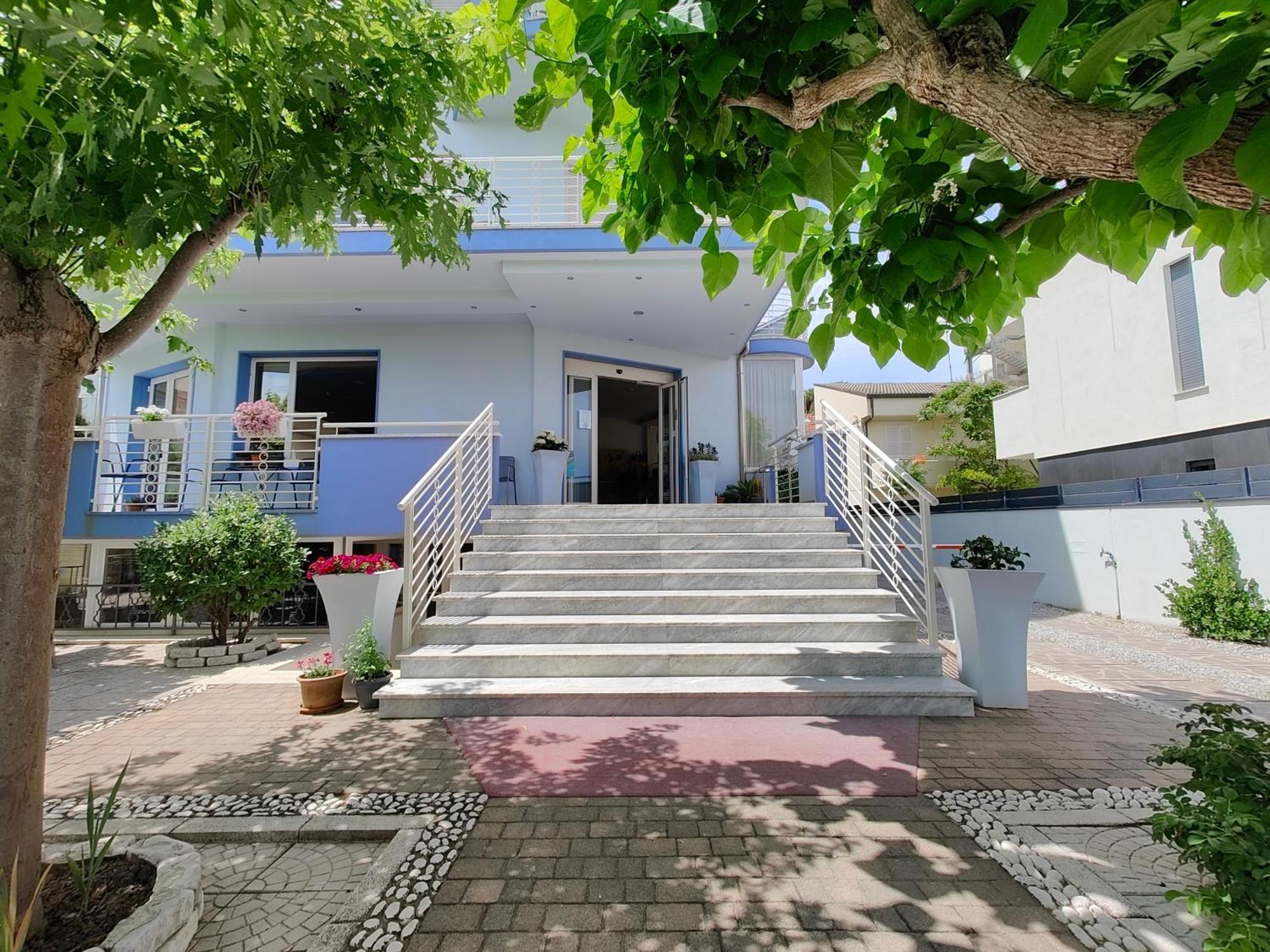 Hotel Moderno Cervia Buitenkant foto