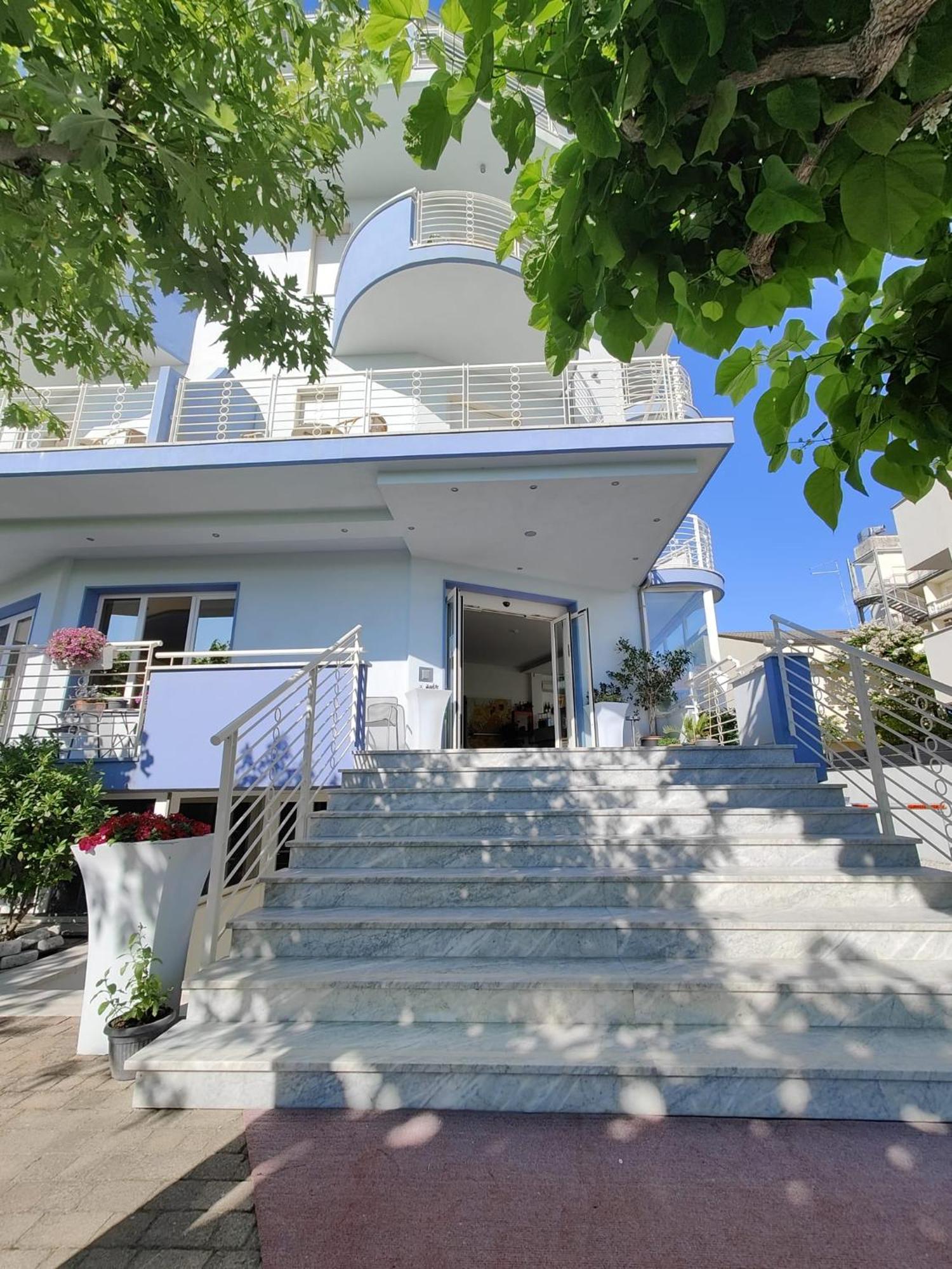 Hotel Moderno Cervia Buitenkant foto
