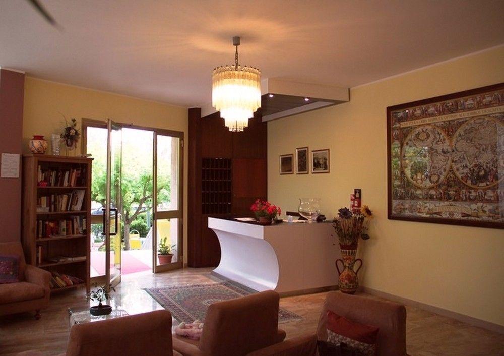 Hotel Moderno Cervia Buitenkant foto