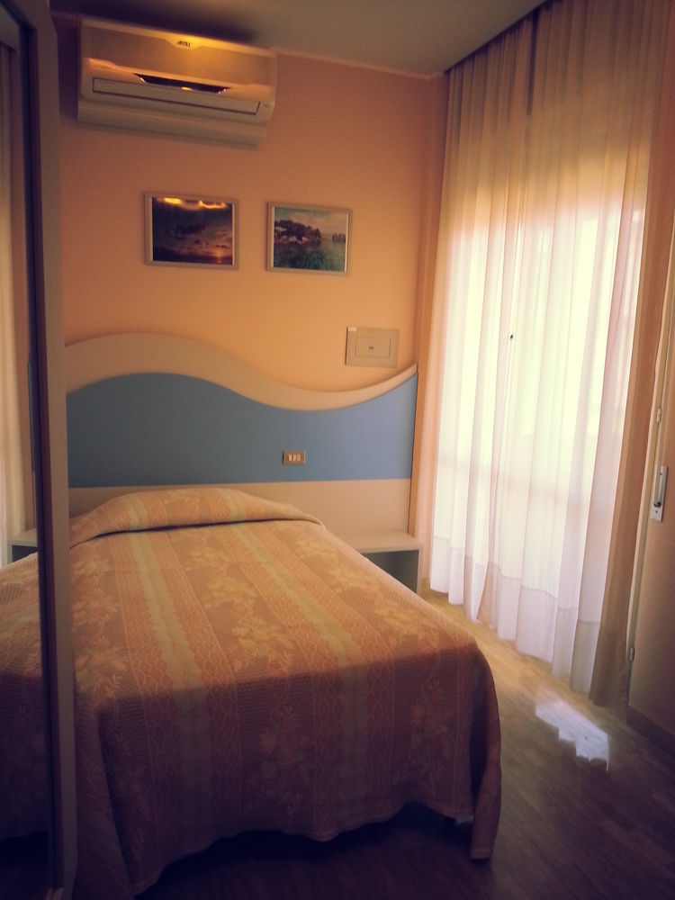 Hotel Moderno Cervia Buitenkant foto