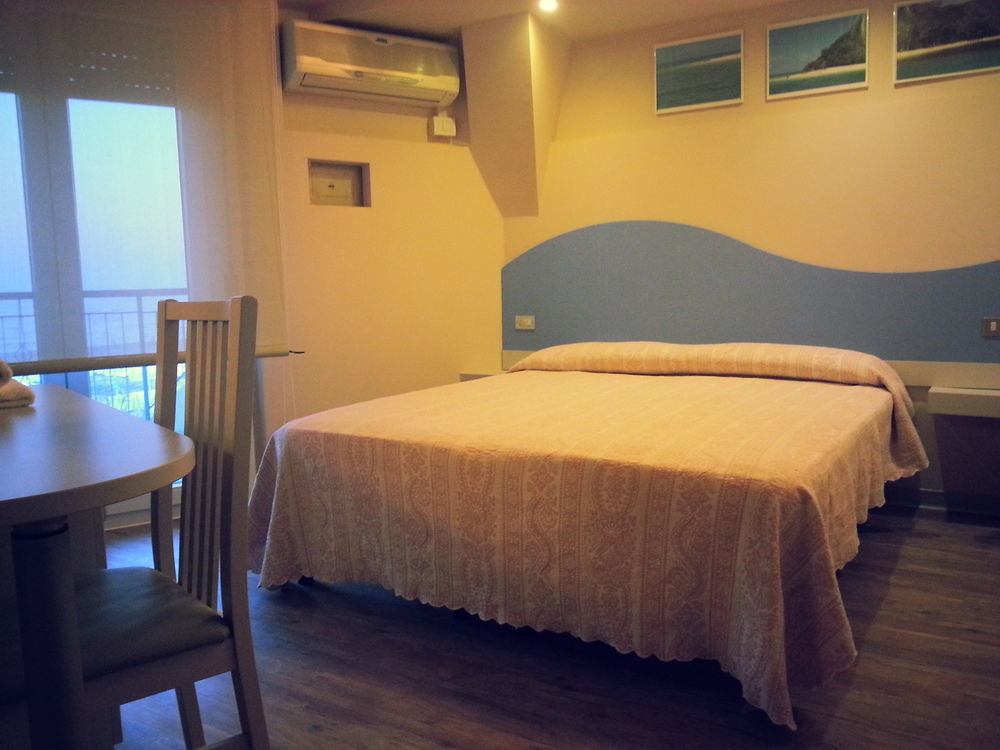 Hotel Moderno Cervia Buitenkant foto